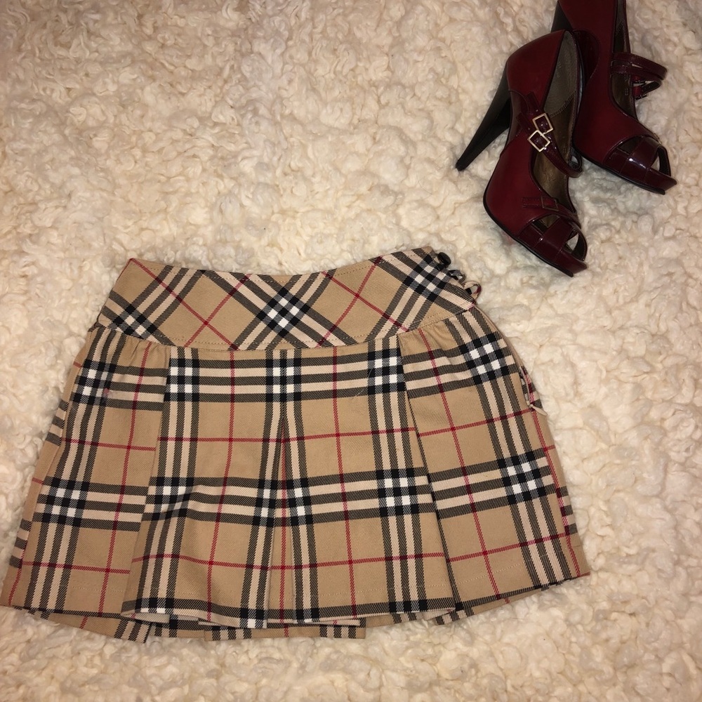Rare Burberry London Blue Label pleated skirt